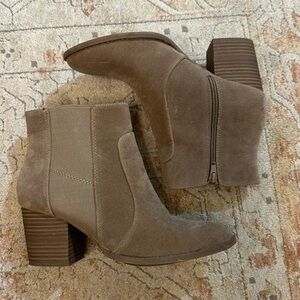 Universal Thread- Brown bootie